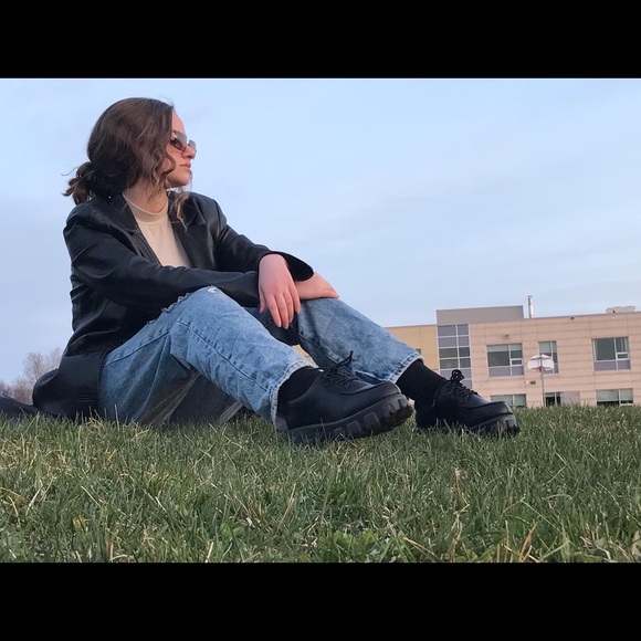 Meet your Posher, Olivia - Picture 1 of 1